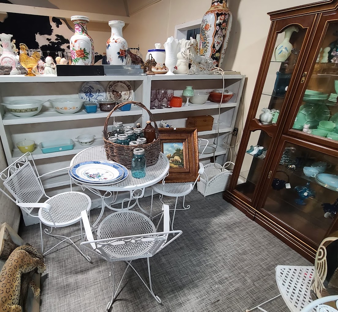 Dream Market Shoppe booth display 2